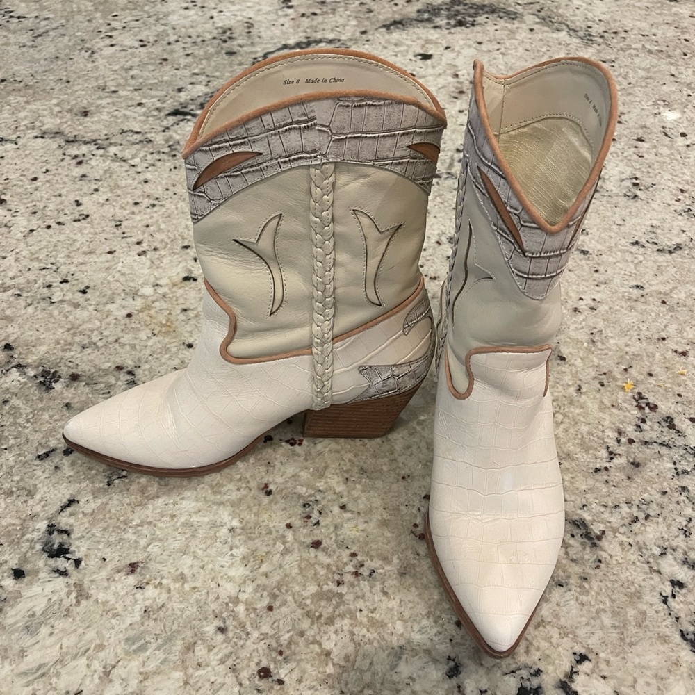 Dolce Vita Loral Booties